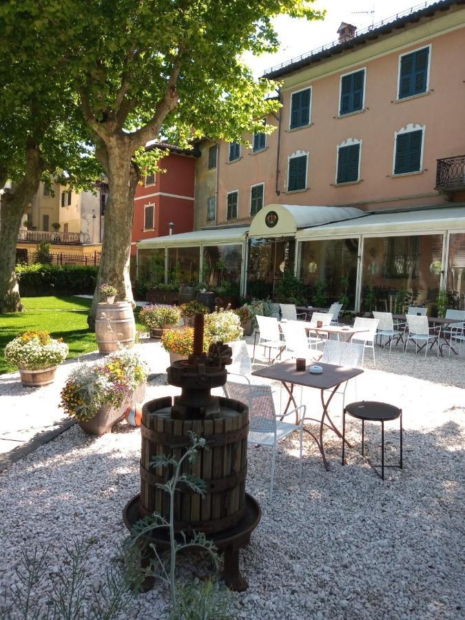 Ristorante Albergo Corona Novi Ligure Eksteriør bilde